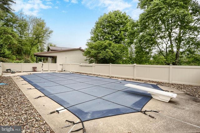 876 CAMPBELL DR, Newport, PA 17074