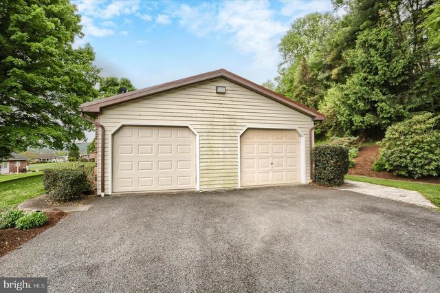 876 CAMPBELL DR, Newport, PA 17074