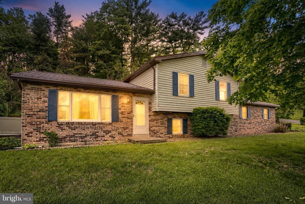 876 CAMPBELL DR, Newport, PA 17074