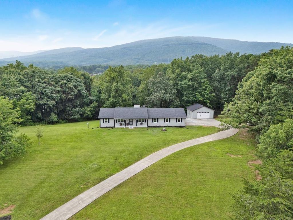 1544 Deborah LN, Salem, VA 24153