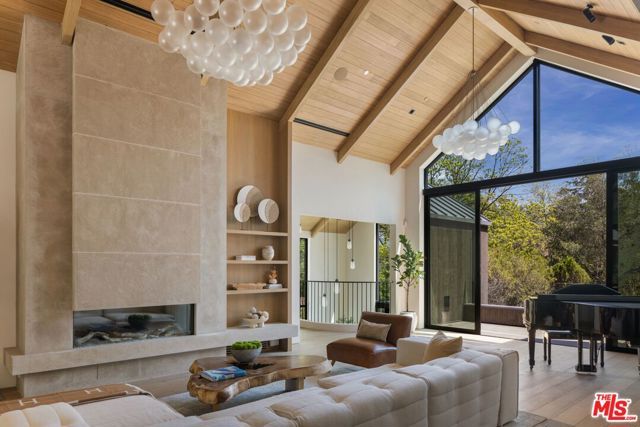 12309 Viewcrest Road, Studio City (los Angeles), CA 91604