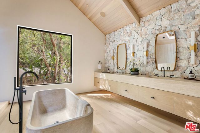 12309 Viewcrest Road, Studio City (los Angeles), CA 91604