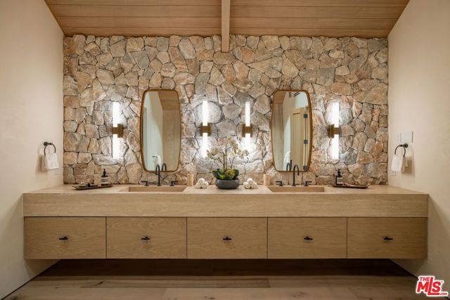 12309 Viewcrest Road, Studio City (los Angeles), CA 91604