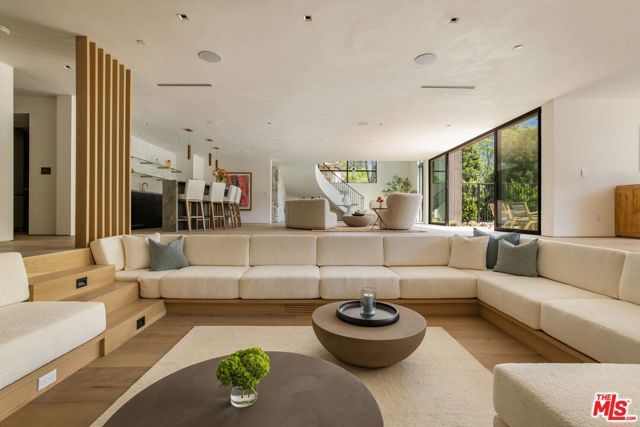 12309 Viewcrest Road, Studio City (los Angeles), CA 91604