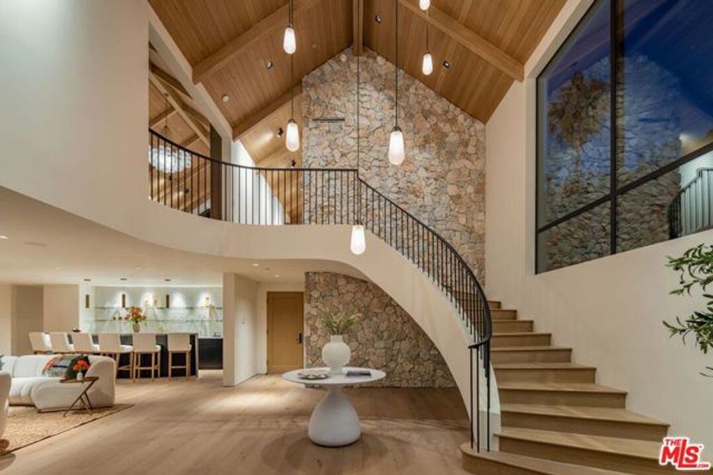 12309 Viewcrest Road, Studio City (los Angeles), CA 91604