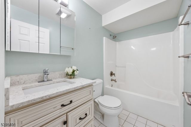 8 Domessina Ln Unit C-1 C-1, Caldwell Boro Twp., NJ 07006