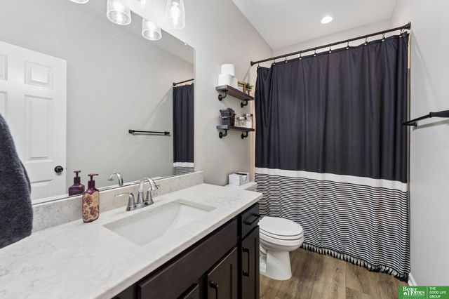 4910 N 211 Avenue, Omaha, NE 68022