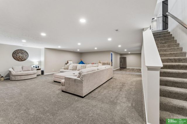 4910 N 211 Avenue, Omaha, NE 68022