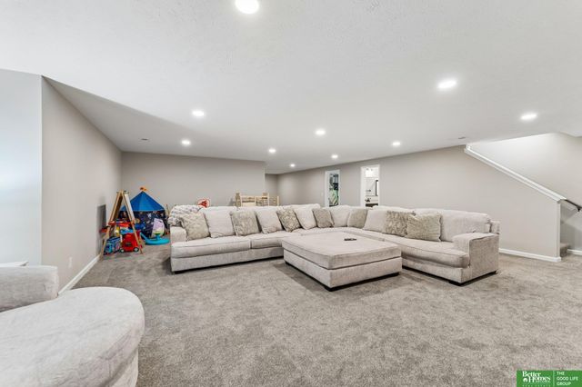 4910 N 211 Avenue, Omaha, NE 68022