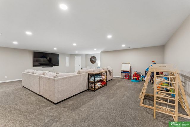 4910 N 211 Avenue, Omaha, NE 68022