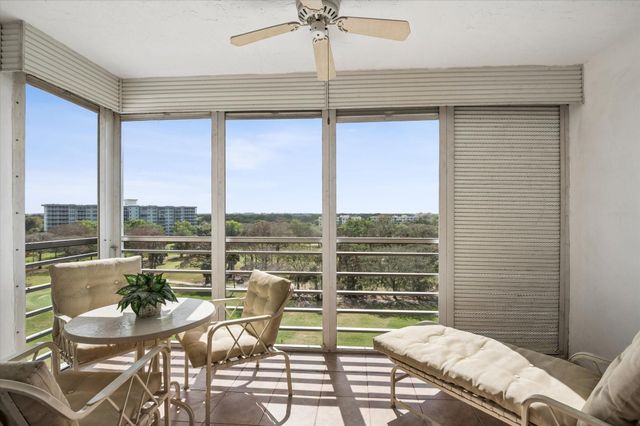 575 Oaks Lane 908, Pompano Beach, FL 33069