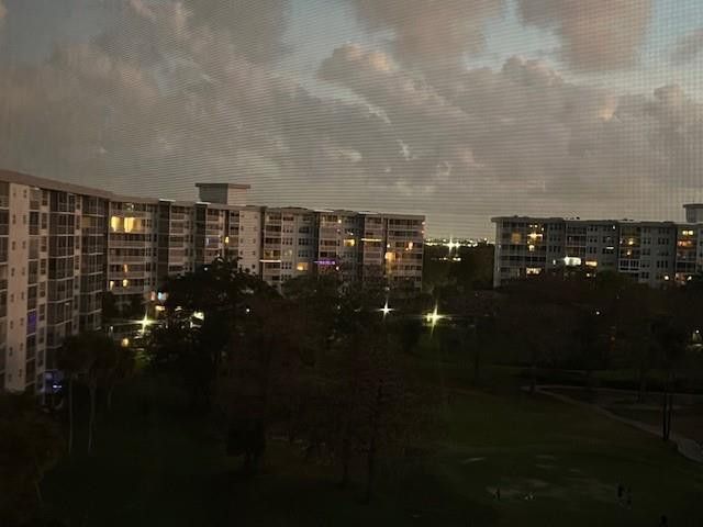 575 Oaks Lane 908, Pompano Beach, FL 33069