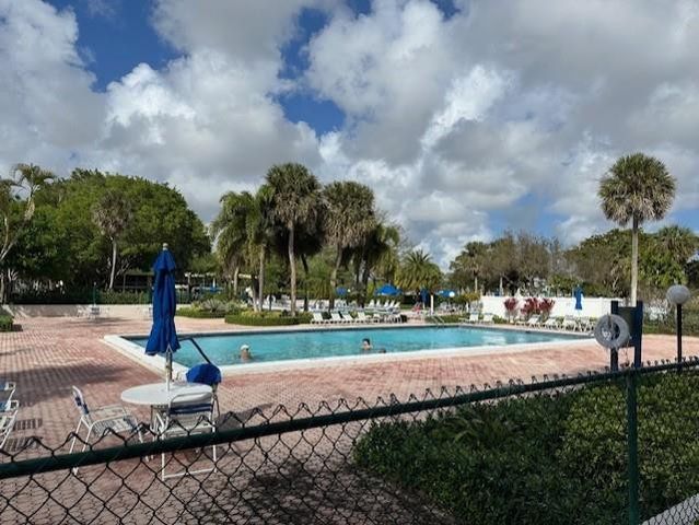 575 Oaks Lane 908, Pompano Beach, FL 33069