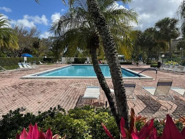 575 Oaks Lane 908, Pompano Beach, FL 33069