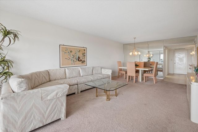 575 Oaks Lane 908, Pompano Beach, FL 33069