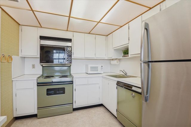 575 Oaks Lane 908, Pompano Beach, FL 33069