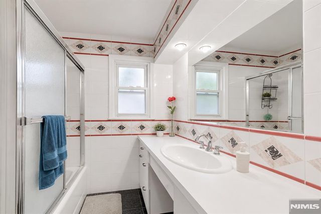711 Rutland Avenue, Teaneck, NJ 07666