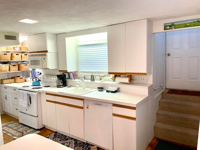 19 Maine Avenue, West Yarmouth, MA 02673