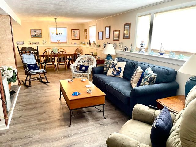 19 Maine Avenue, West Yarmouth, MA 02673