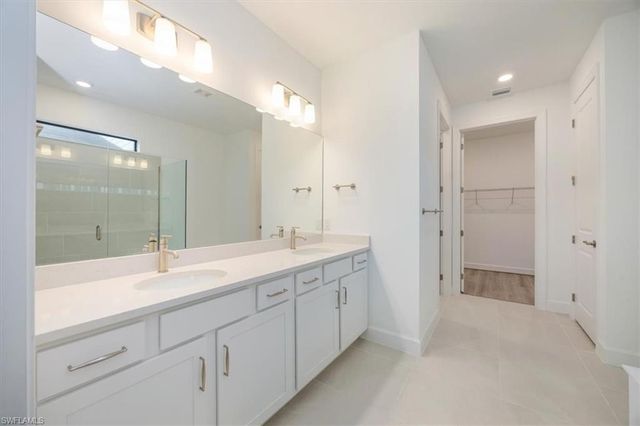 10335 Ventana LN, Naples, FL 34120