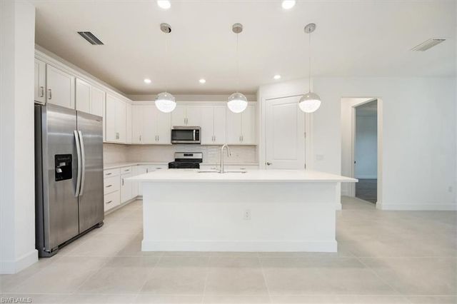 10335 Ventana LN, Naples, FL 34120