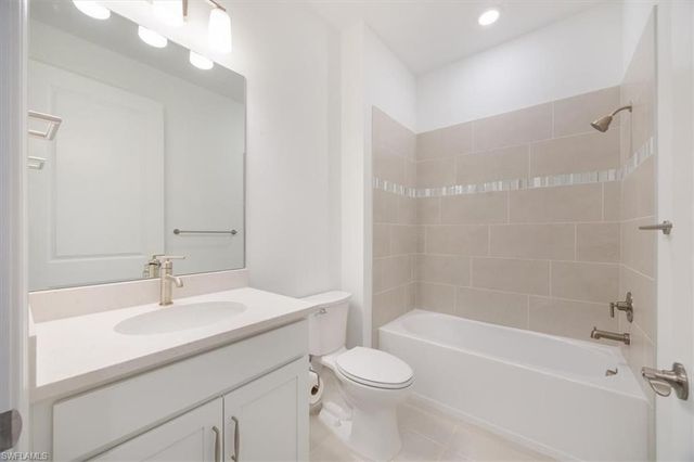 10335 Ventana LN, Naples, FL 34120