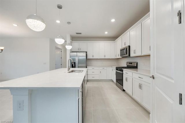 10335 Ventana LN, Naples, FL 34120