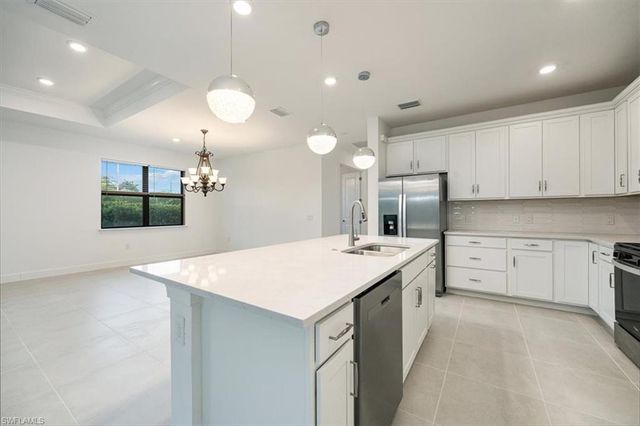 10335 Ventana LN, Naples, FL 34120
