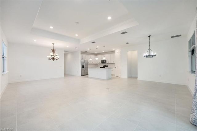 10335 Ventana LN, Naples, FL 34120