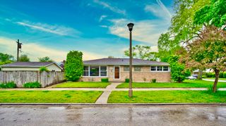 7625 N Karlov Avenue, Skokie, IL 60076