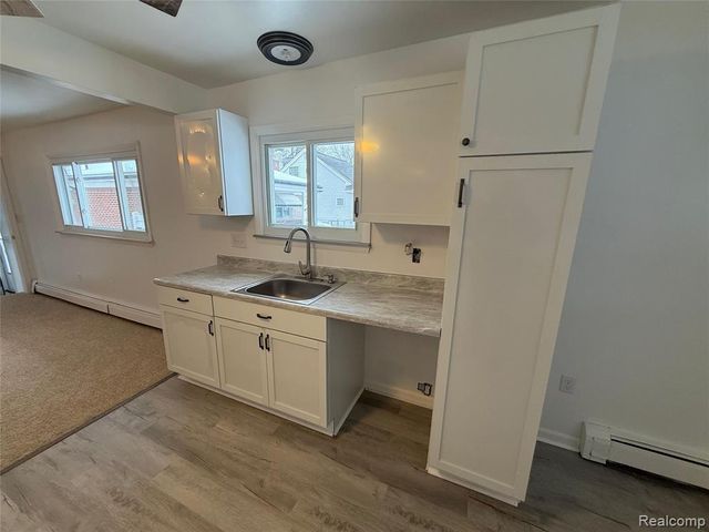 5652 Merrick Street, Dearborn Heights, MI 48125