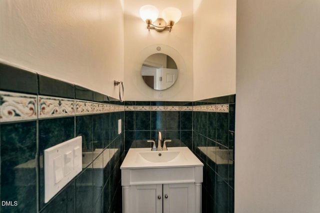 7804 Umstead Forest Drive, Raleigh, NC 27612