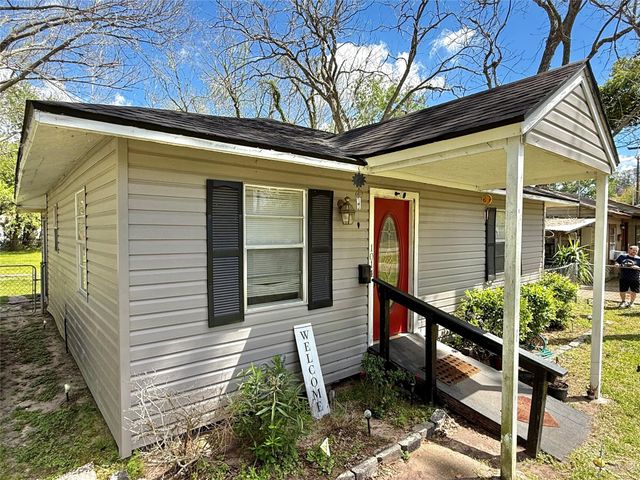 1014 N Arcola Street, Angleton, TX 77515