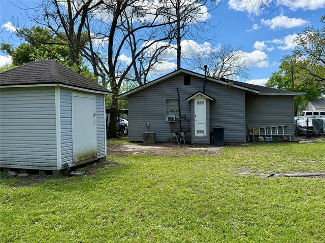 1014 N Arcola Street, Angleton, TX 77515