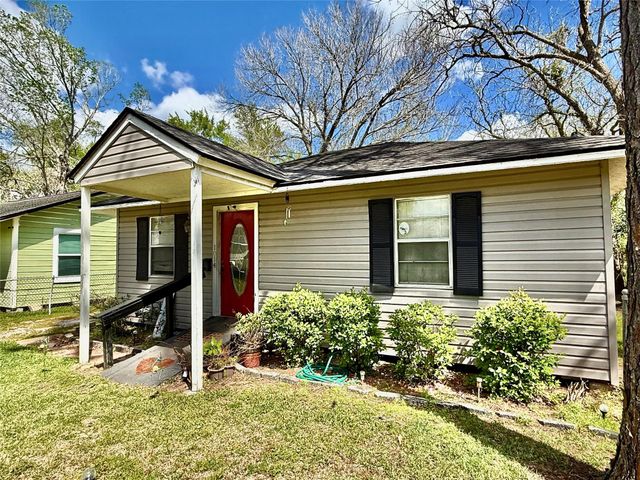 1014 N Arcola Street, Angleton, TX 77515