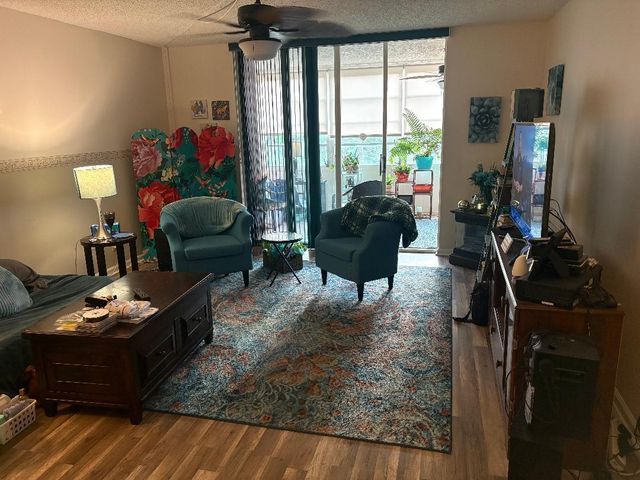 7300 Lake Cir Drive 404, Margate, FL 33063