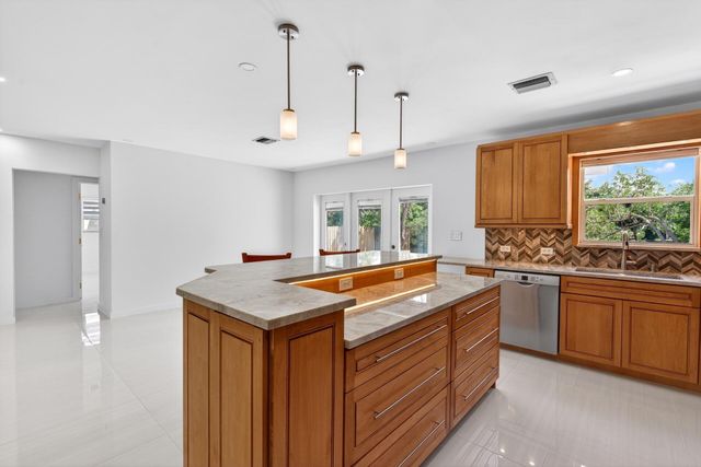 648 NW 30th Court, Wilton Manors, FL 33311