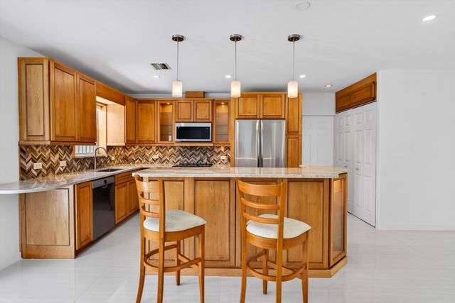 648 NW 30th Court, Wilton Manors, FL 33311