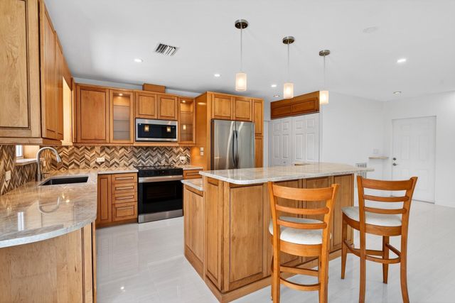 648 NW 30th Court, Wilton Manors, FL 33311