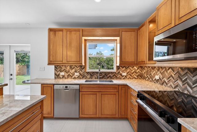 648 NW 30th Court, Wilton Manors, FL 33311