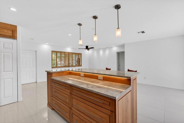 648 NW 30th Court, Wilton Manors, FL 33311