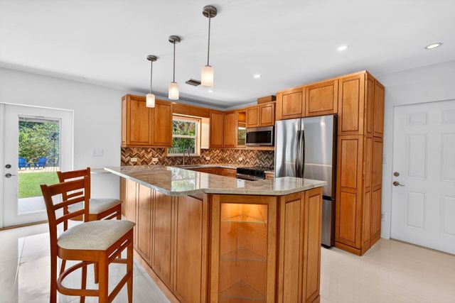 648 NW 30th Court, Wilton Manors, FL 33311