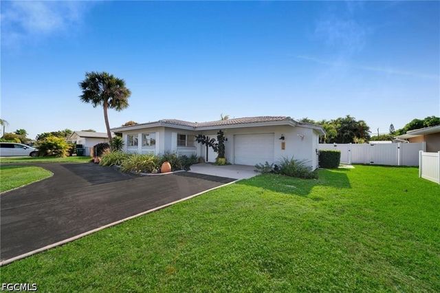 616 El Dorado PKWY E, Cape Coral, FL 33904