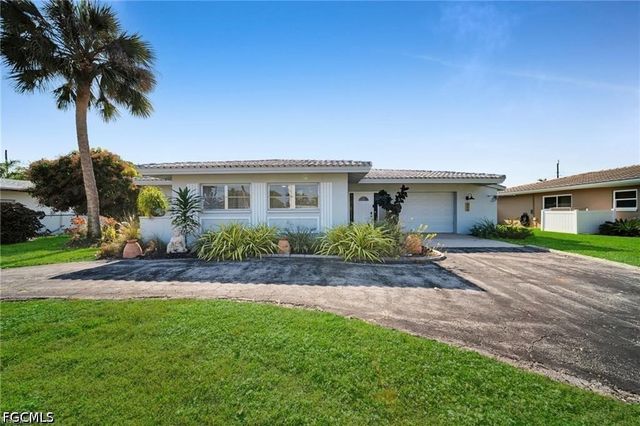 616 El Dorado PKWY E, Cape Coral, FL 33904