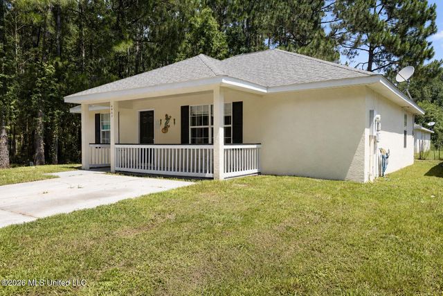 6032 E Oktibbeha Street, Bay Saint Louis, MS 39520
