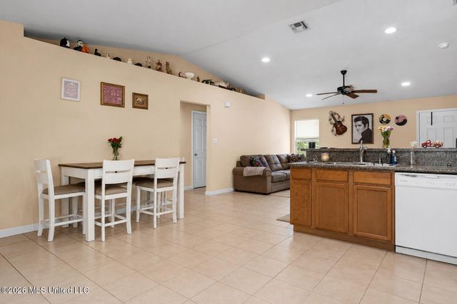 6032 E Oktibbeha Street, Bay Saint Louis, MS 39520