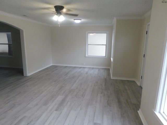 201 N AVENUE D, Burkburnett, TX 76354