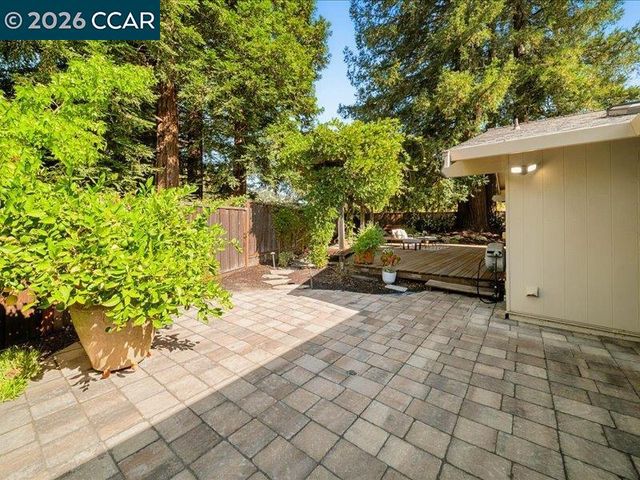 8 Dunsmoor Ct, Danville, CA 94526