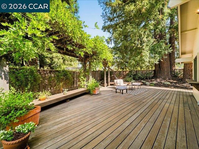 8 Dunsmoor Ct, Danville, CA 94526