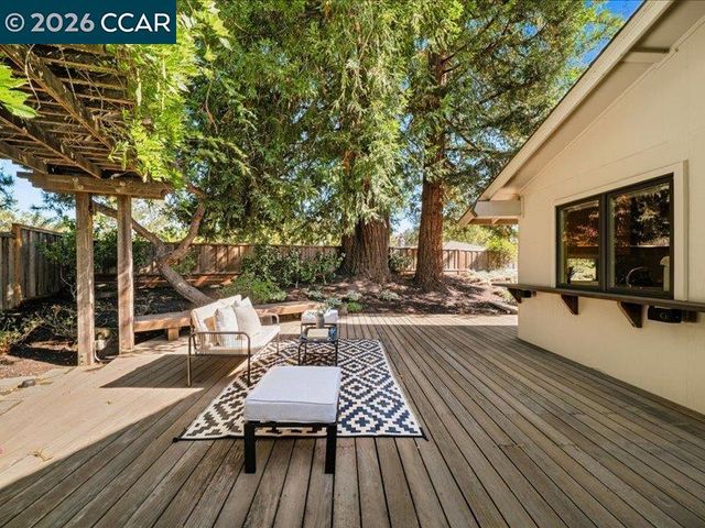 8 Dunsmoor Ct, Danville, CA 94526